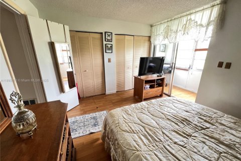 Condo in Sunrise, Florida, 1 bedroom  № 2021710 - photo 13