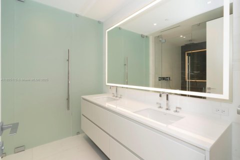 Condo in Miami, Florida, 3 bedrooms  № 1938225 - photo 29