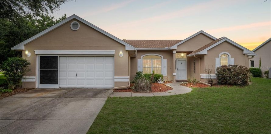 House in Ocala, Florida 2 bedrooms, 123.84 sq.m. № 2116422