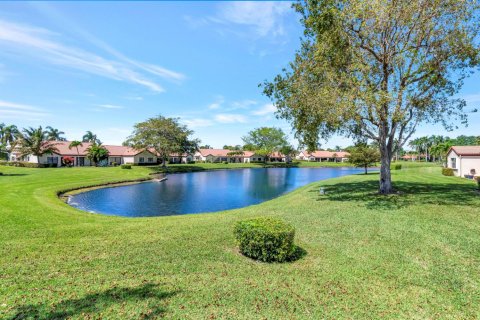 House in Boynton Beach, Florida 2 bedrooms, 120.68 sq.m. № 1061247 - photo 1