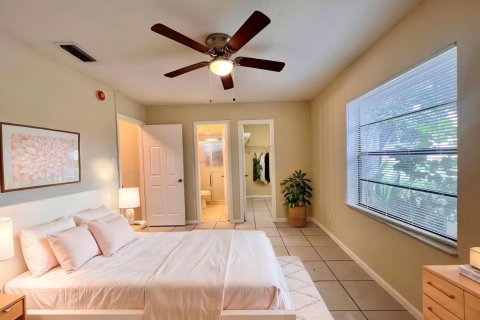 Condo in West Palm Beach, Florida, 3 bedrooms № 2247825 - photo 7