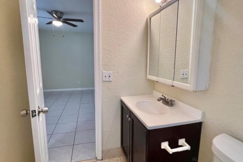 Condo in West Palm Beach, Florida, 3 bedrooms № 2247825 - photo 18