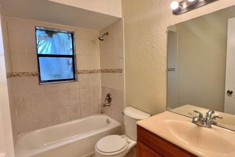 Condo in West Palm Beach, Florida, 3 bedrooms № 2247825 - photo 12