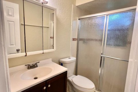 Condo in West Palm Beach, Florida, 3 bedrooms № 2247825 - photo 16