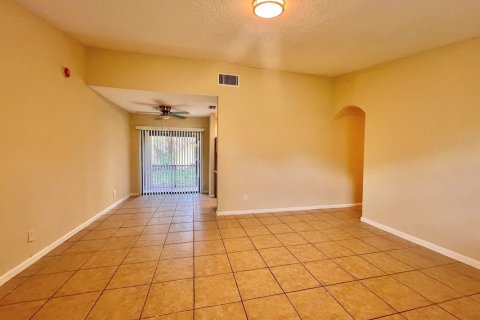 Condo in West Palm Beach, Florida, 3 bedrooms № 2247825 - photo 5