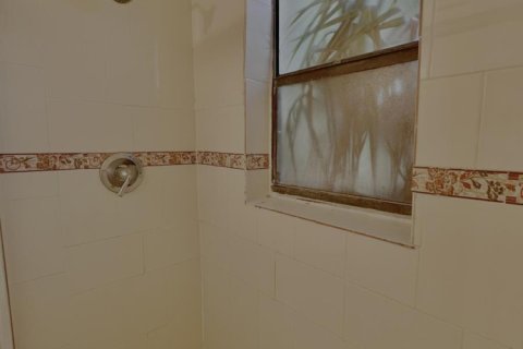 Condo in West Palm Beach, Florida, 3 bedrooms № 2247825 - photo 17