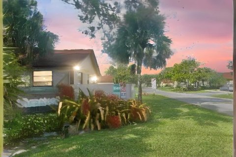 Condo in West Palm Beach, Florida, 3 bedrooms № 2247825 - photo 24