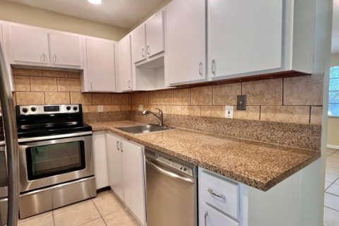 Condo in West Palm Beach, Florida, 3 bedrooms № 2247825 - photo 2