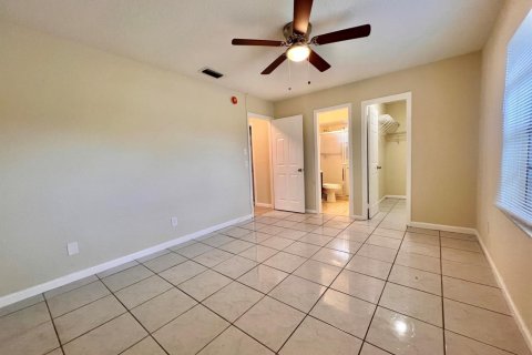 Condo in West Palm Beach, Florida, 3 bedrooms № 2247825 - photo 9