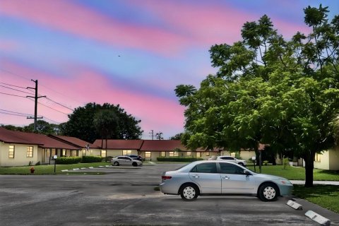 Condo in West Palm Beach, Florida, 3 bedrooms № 2247825 - photo 23