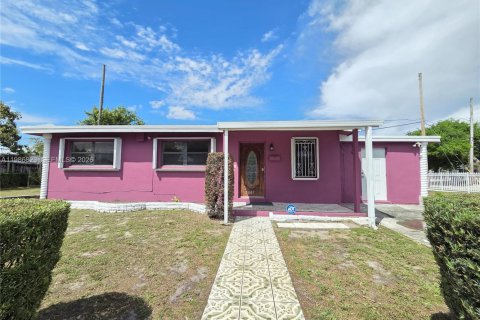 House in Miami, Florida 4 bedrooms, 111.11 sq.m. № 2044956 - photo 4
