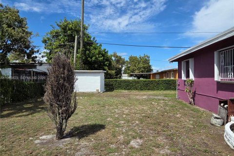House in Miami, Florida 4 bedrooms, 111.11 sq.m. № 2044956 - photo 5