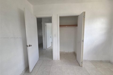 House in Miami, Florida 4 bedrooms, 111.11 sq.m. № 2044956 - photo 18