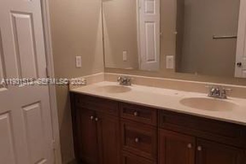 Touwnhouse à vendre à Riviera Beach, Floride: 3 chambres, 128.21 m2 № 1990531 - photo 11