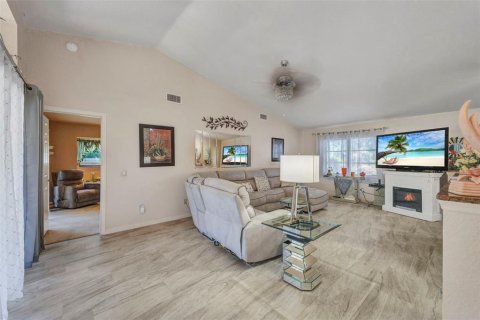 House in Port Charlotte, Florida 3 bedrooms, 156.63 sq.m. № 1881026 - photo 30