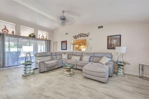House in Port Charlotte, Florida 3 bedrooms, 156.63 sq.m. № 1881026 - photo 29