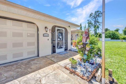 House in Port Charlotte, Florida 3 bedrooms, 156.63 sq.m. № 1881026 - photo 1