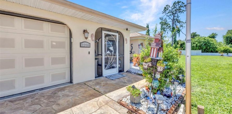 House in Port Charlotte, Florida 3 bedrooms, 156.63 sq.m. № 1881026