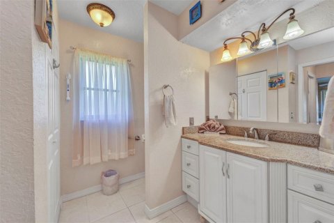 House in Port Charlotte, Florida 3 bedrooms, 156.63 sq.m. № 1881026 - photo 18