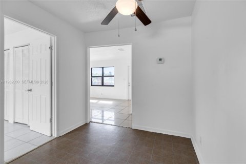 Immobilier commercial à vendre à Fort Lauderdale, Floride: 188.13 m2 № 2048523 - photo 22