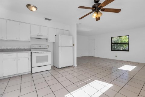Immobilier commercial à vendre à Fort Lauderdale, Floride: 188.13 m2 № 2048523 - photo 15