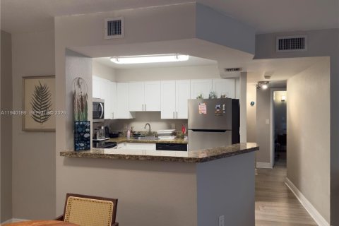 Купить кондоминиум в Дорал, Флорида 2 спальни, 98.57м2, № 1997205 - фото 6