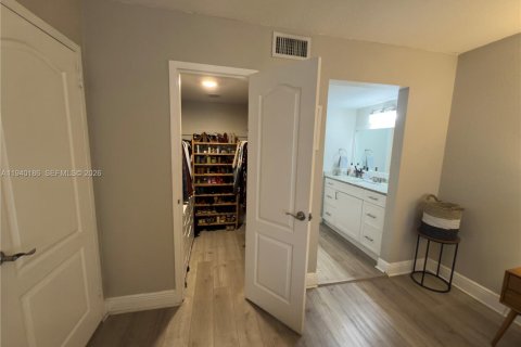 Купить кондоминиум в Дорал, Флорида 2 спальни, 98.57м2, № 1997205 - фото 12