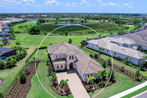 Villa ou maison à vendre à Lakewood Ranch, Floride: 5 chambres, 334.54 m2 № 1640031 - photo 2