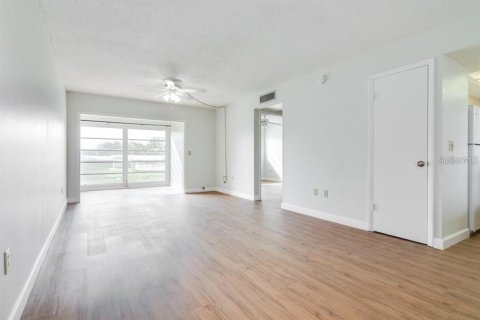 Condo in Clearwater, Florida, 1 bedroom  № 2106835 - photo 5