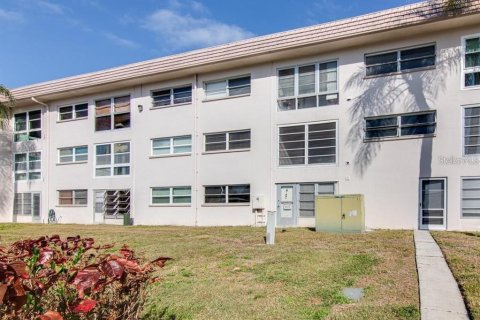 Condo in Clearwater, Florida, 1 bedroom  № 2106835 - photo 27