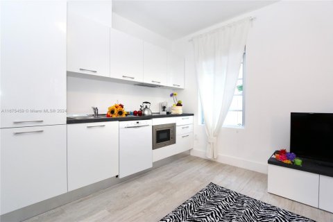 Купить кондоминиум в Майами-Бич, Флорида 2 спальни, 58.99м2, № 1867574 - фото 3