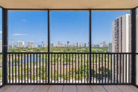 Купить кондоминиум в Авентура, Флорида 2 спальни, 107.49м2, № 1779674 - фото 15