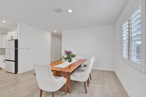 Casa en venta en Miami, Florida, 3 dormitorios, 161.28 m2 № 1999648 - foto 16