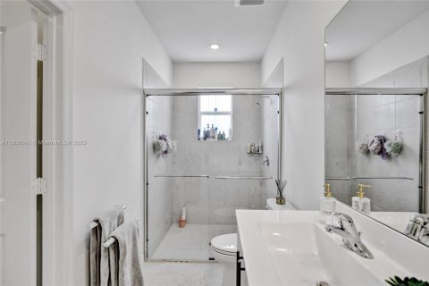 Casa en venta en Miami, Florida, 3 dormitorios, 161.28 m2 № 1999648 - foto 23