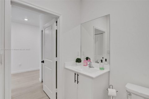 Casa en venta en Miami, Florida, 3 dormitorios, 161.28 m2 № 1999648 - foto 30