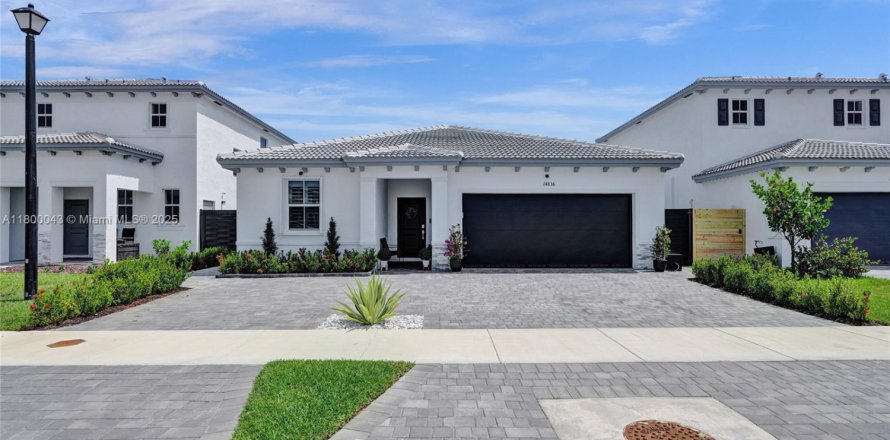 Casa en Miami, Florida 3 dormitorios, 161.28 m2 № 1999648