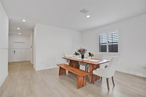 Casa en venta en Miami, Florida, 3 dormitorios, 161.28 m2 № 1999648 - foto 17