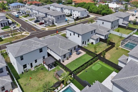 Casa en venta en Miami, Florida, 3 dormitorios, 161.28 m2 № 1999648 - foto 6