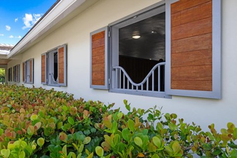 House in Wellington, Florida 5 bedrooms, 351.26 sq.m. № 2082027 - photo 23