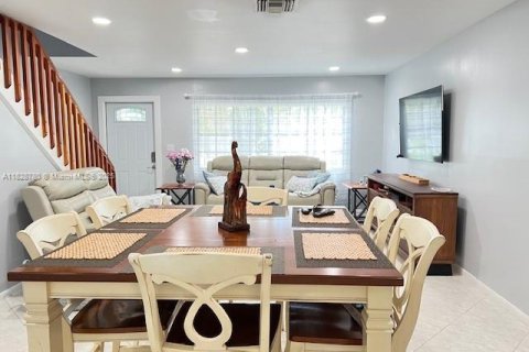 Adosado en venta en Pembroke Pines, Florida, 2 dormitorios, 113.71 m2 № 1936008 - foto 10