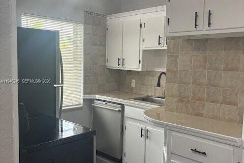 Casa en alquiler en North Miami Beach, Florida, 2 dormitorios, 142.33 m2 № 2010773 - foto 7