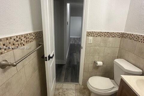 Casa en alquiler en North Miami Beach, Florida, 2 dormitorios, 142.33 m2 № 2010773 - foto 10