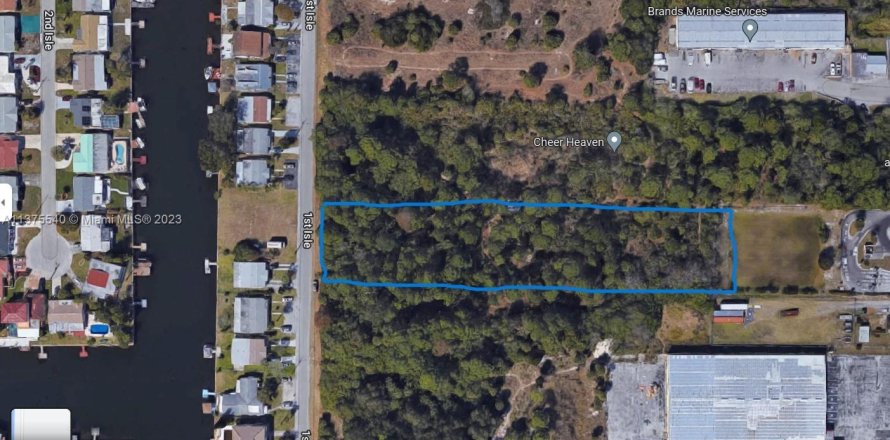 Коммерческая недвижимость в Гудзон, Флорида № 1984738