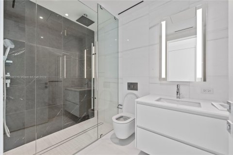Condominio en venta en Miami, Florida, 5 dormitorios, 371.05 m2 № 1865362 - foto 23