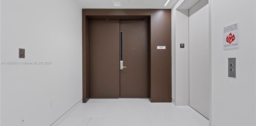 Condominio en Miami, Florida, 5 dormitorios  № 1865362