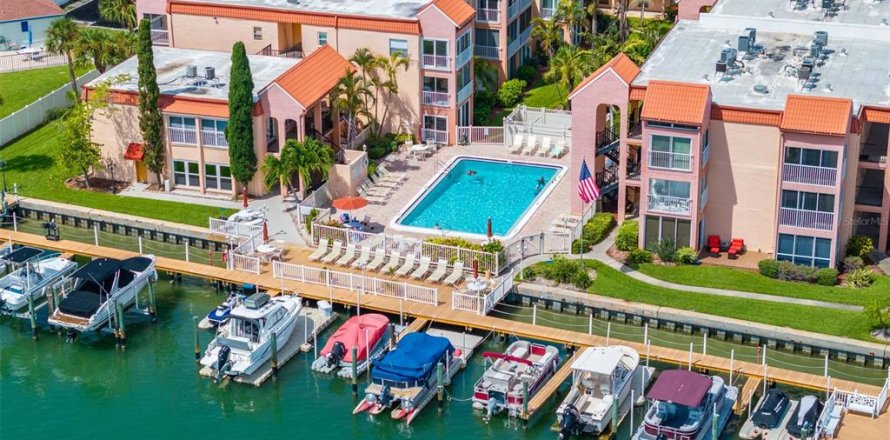 Condo in Saint Pete Beach, Florida, 2 bedrooms  № 1346987