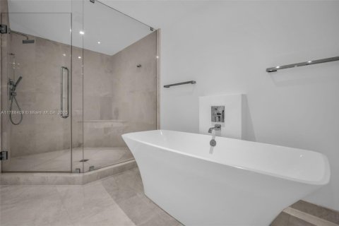 Condo in North Miami Beach, Florida, 3 bedrooms  № 1708687 - photo 20