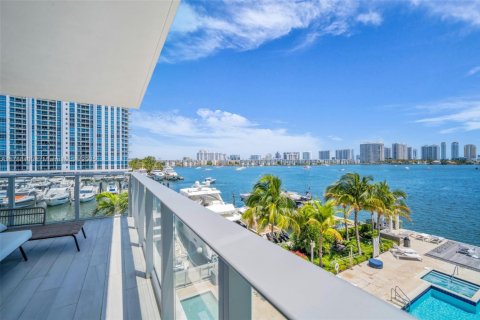 Condo in North Miami Beach, Florida, 3 bedrooms  № 1708687 - photo 28