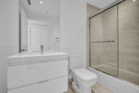 Condo in North Miami Beach, Florida, 3 bedrooms  № 1708687 - photo 24