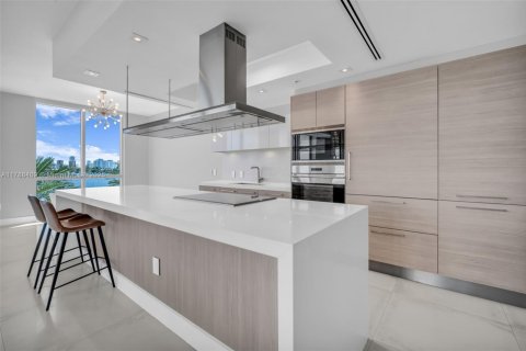 Condo in North Miami Beach, Florida, 3 bedrooms  № 1708687 - photo 10